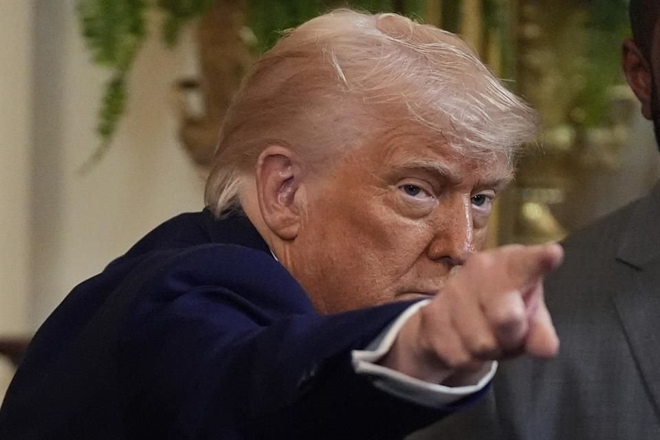 Trump amenazó a la Unión Europea con aranceles del 50% a partir de junio pues las negociaciones 'no están yendo a ninguna parte'.