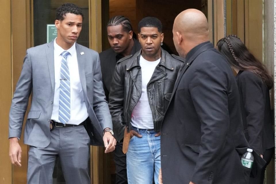 Cudi dijo que él y Cassie salieron brevemente en 2011 y que en una ocasión la llevó a un hotel en West Hollywood para alejarla del furioso magnate.
