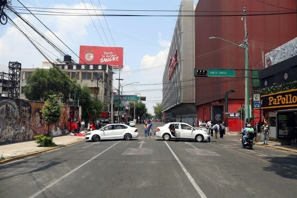 Las personas cerraron la avenida.