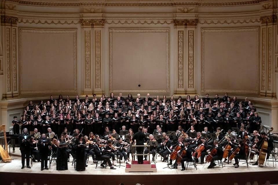 Los Estorninos se prepararon rigurosamente para entonar 'Xantolo', del compositor mexicano Julio Morales; el grupo se sumó a una producción con 150 voces de distintas partes de EU y México.