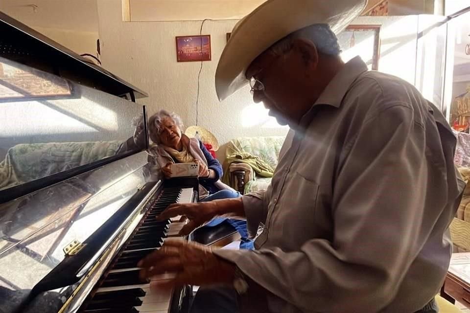 En el documental 'Retorno a Ahualulco', realizado por Fuentes, aparece el músico Saulo Vidal, último de los pobladores con una memoria viva de Carrillo.
