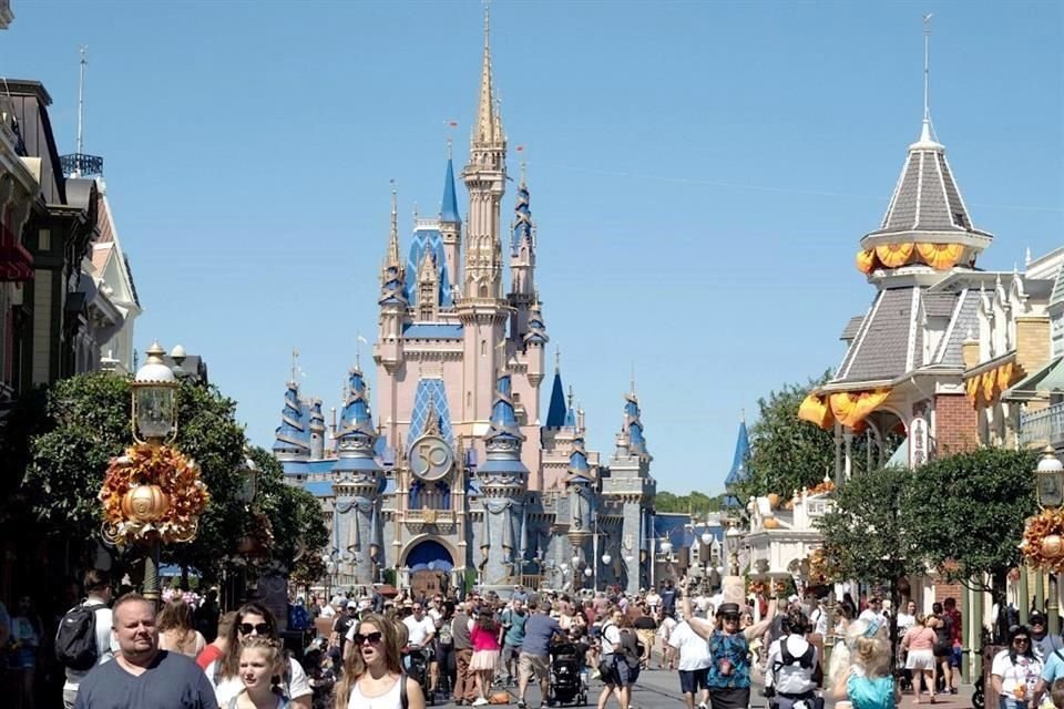 Entre el 15% y el 20% de los casi 80,000 empleados en Disney World son venezolanos.