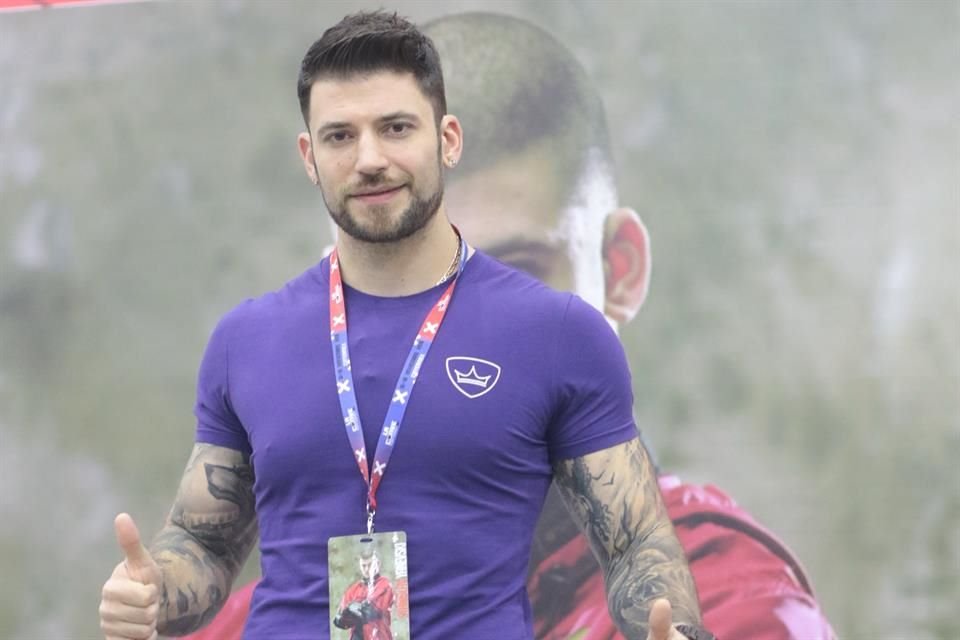 El actor búlgaro, aficionado al fitness y al entrenamiento disciplinado, cree que su estilo de vida saludable ha sido clave en su recuperación.