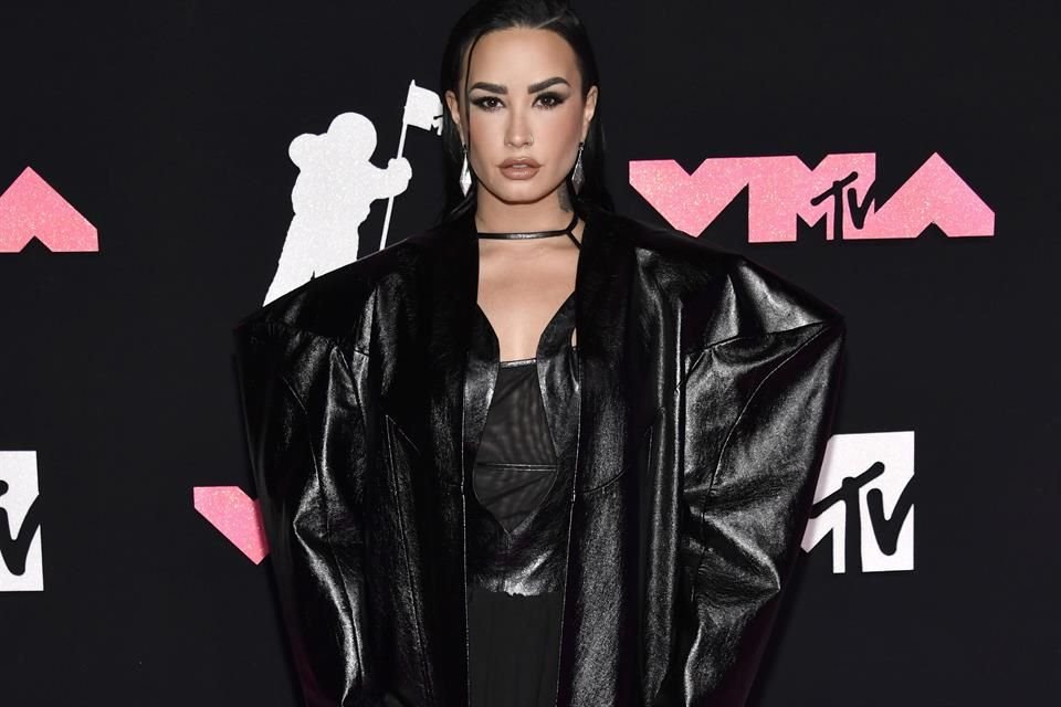 Tras ser captada ensayando para su boda este sábado, reportes indican que Demi Lovato ya se casó con el compositor Jordan 'Jutes' Lutes.