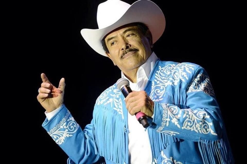 Revela el cantante de música norteña Lorenzo de Monteclaro que ha tenido problemas con su visa de trabajo en EU, por lo que canceló shows.