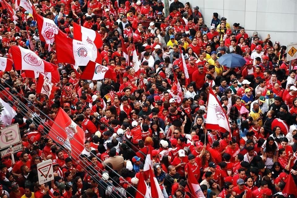 Los toluqueños inundaron las calles aledañas del Nemesio Díez para apoyar a su equipo de cara a la Final.