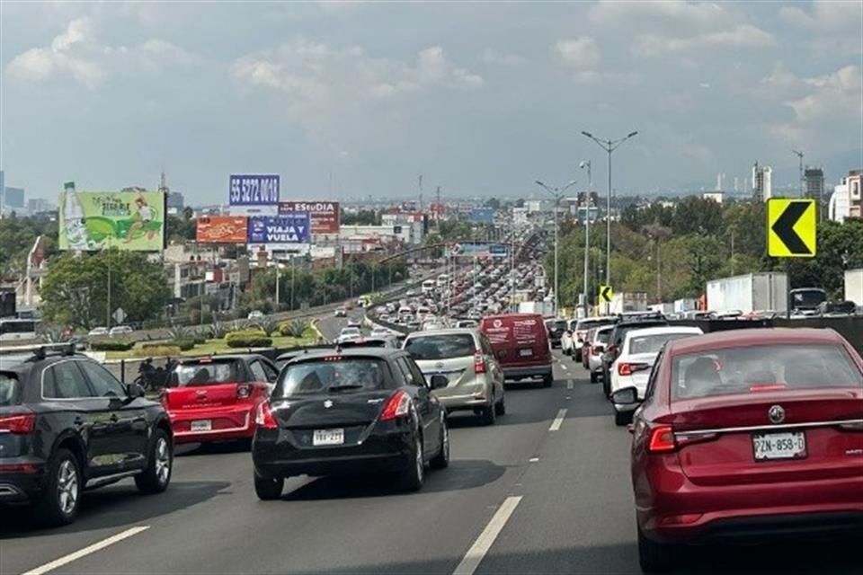 El Centro de Orientación Vial (Ovial) reportó a las 8:15 horas que continuaba cerrada la circulación en centrales de Periférico en dirección al sur desde Sierra Candela.