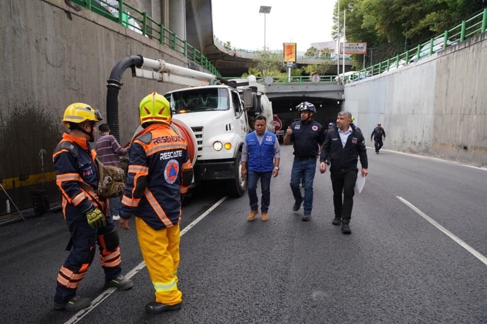 Mauricio Tabe, Alcalde de Miguel Hidalgo, informó que los equipos de emergencia continúan con la limpieza y adelantó a las 11:29 horas que al menos seguirá esa tarea por 4 horas más