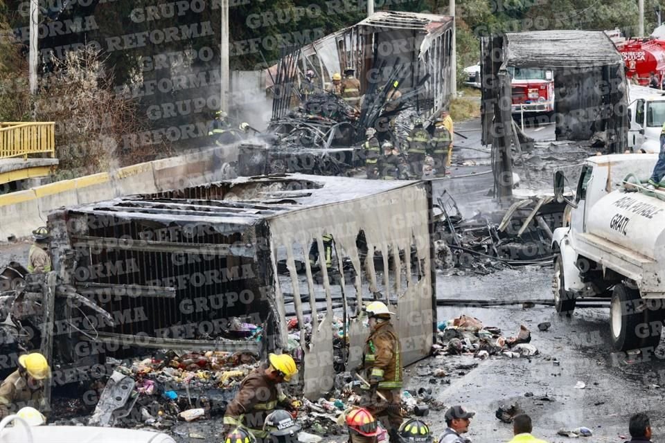 Un accidente en el kilómetro 45 de la carretera México-Toluca, en dirección a la capital mexiquense, cerró la vía.