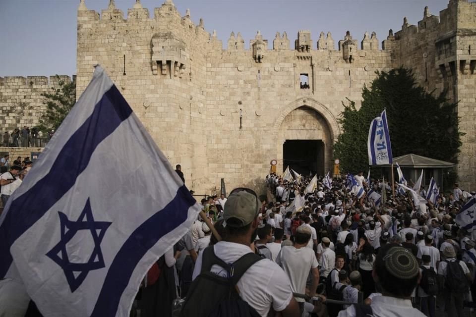 Israelíes participan en una marcha en el día de Jerusalén, el 26 de mayo del 2025.