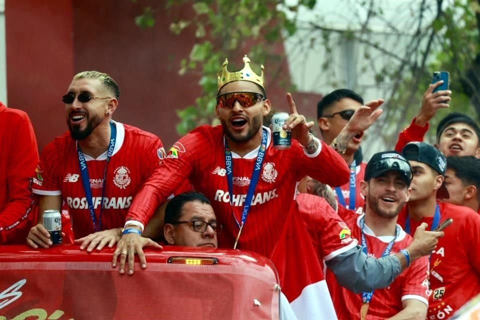 El júbilo de los jugadores era evidente, sobre todo el de Héctor Herrera y Alexis Vega.