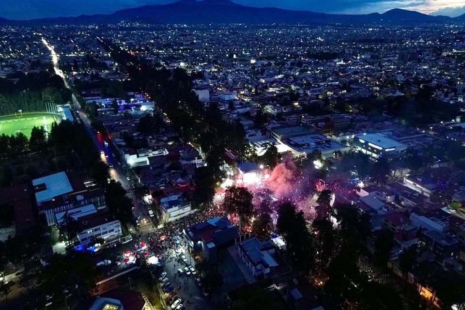 La glorieta del Águila de Colón fue la sede perfecta para continuar con la fiesta.