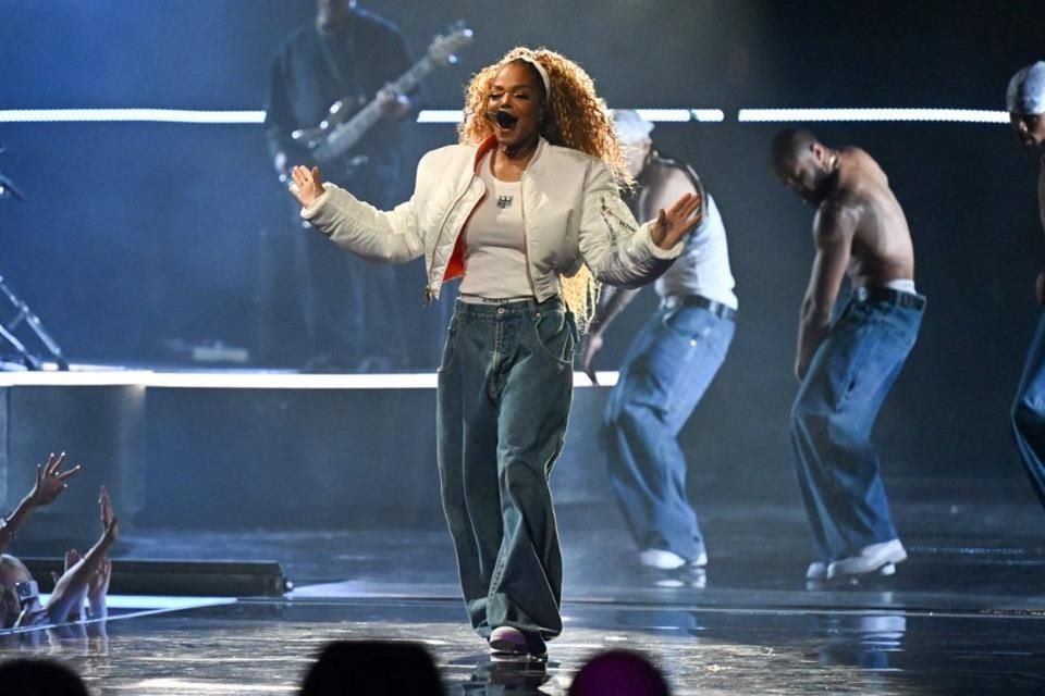 Janet Jackson interpretó 'Someone to Call My Lover'.
