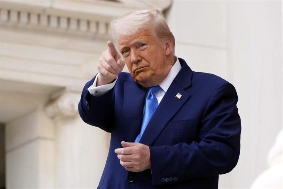 Donald Trump calificó de positiva medida de UE de establecer reuniones comerciales y dijo que espera que Europa se abra al comercio con EU.