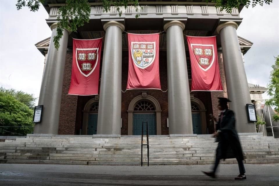 La Administración Trump pondría fin a los contratos financieros restantes con Harvard, en el último ataque del Gobierno contra universidad.