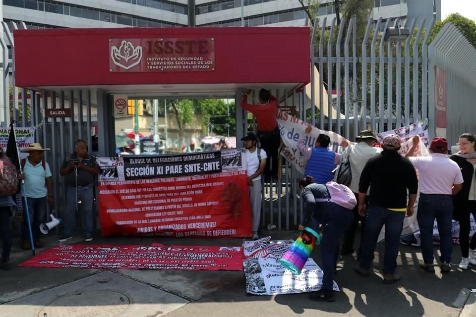 Los inconformes exigen un diálogo con las autoridades federales.