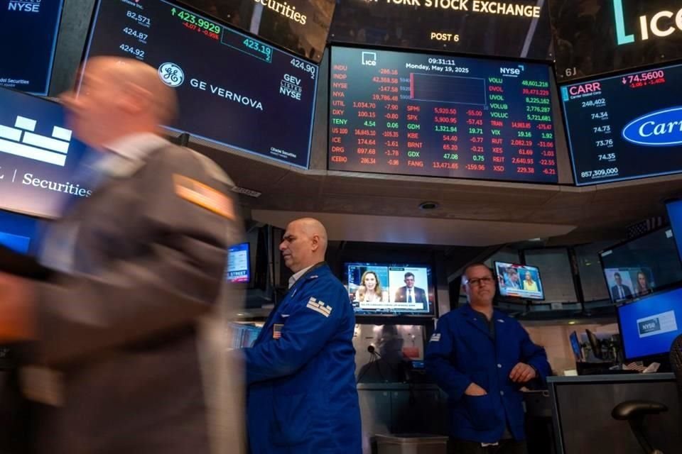 El S&P 500 cerró con un alza de 2.05 por ciento y ahora está a un 5 por ciento de su máximo histórico del 19 de febrero.