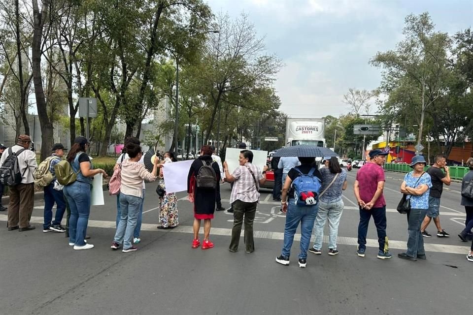 A la altura de Canal del Norte, en la Alcaldía Cuauhtémoc, la circulación vehicular se encuentra afectada, así como el paso del transporte público.