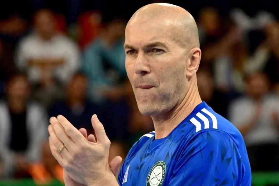 Zinedine Zidane sabe que después de la Copa del Mundo podría ocupar el lugar de Didier Deschamps en el banquillo de los Bleus.