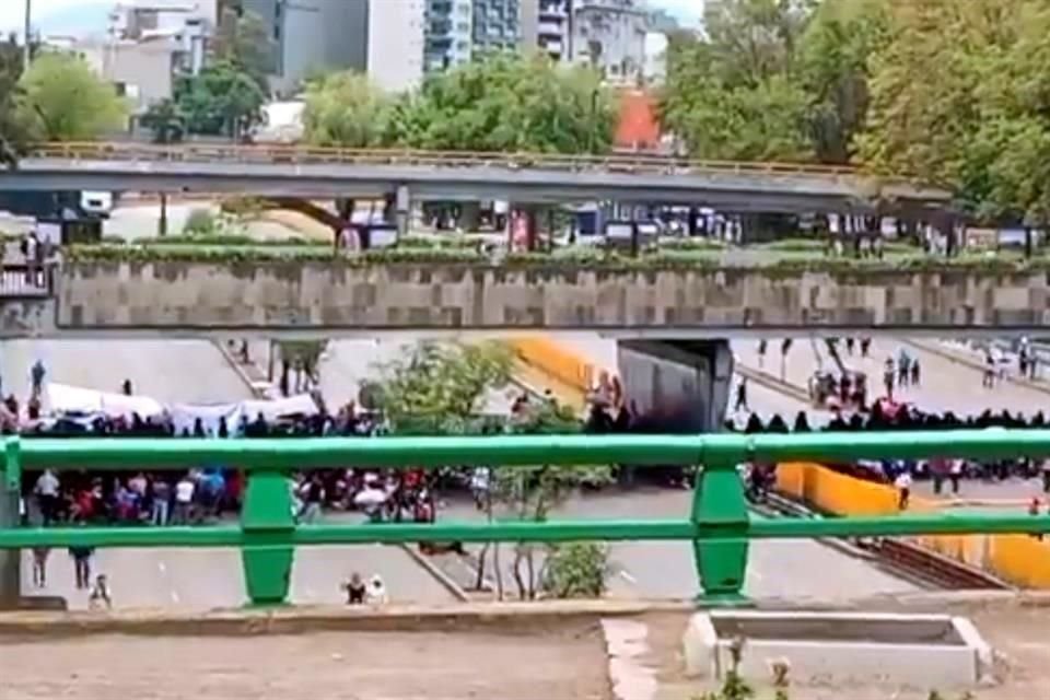 Los maestros mantienen bloqueados ambos sentidos de Circuito Interior.