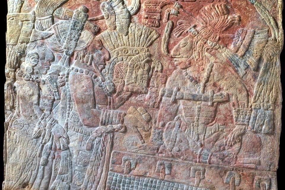 La museografía incluye el nombre de los antiguos artistas dedicados a la talla de relieves mayas, como Chakalte', quien fue el creador predilecto de la elite del Usumacinta, hacia el 770 d.C.