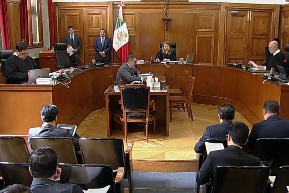 La Primera Sala de la Suprema Corte, en seguimiento a múltiples precedentes sobre el tema, declaró inconstitucionales cuatro artículos del Código Penal de Morelos que sancionan el aborto voluntario.