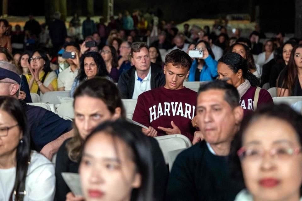 China condenó el plan de EU de revocar las visas de estudiantes chinos y calificó la medida discriminatoria