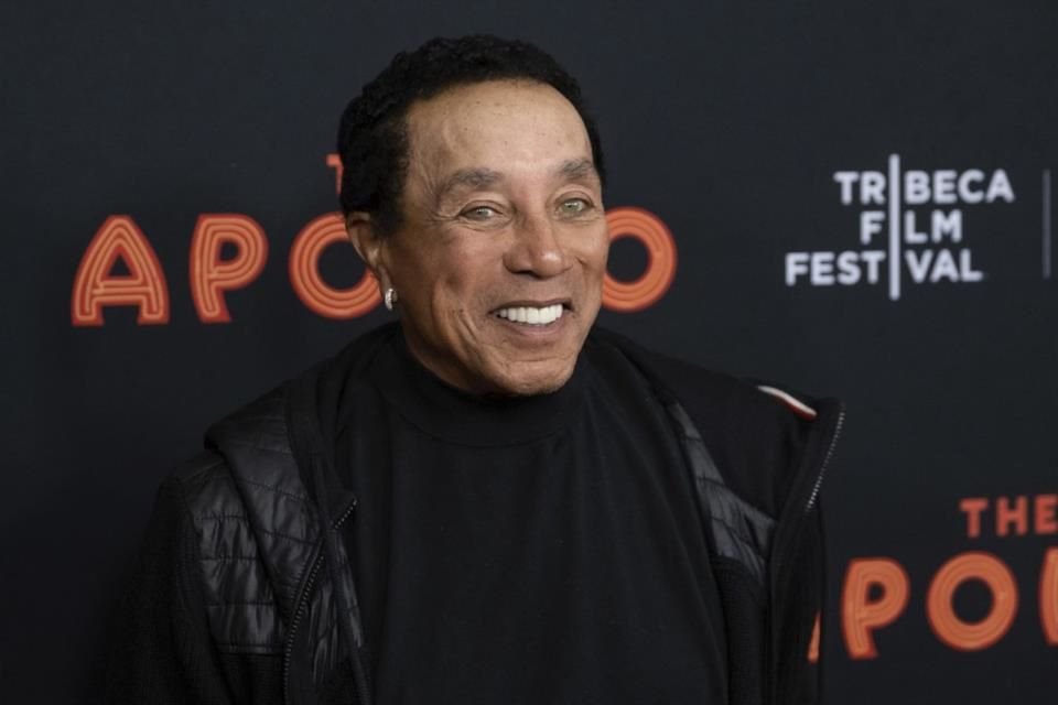 Smokey Robinson presentó una contrademanda por 500 millones de dólares tras ser acusado de abuso sexual por cuatro ex empleadas domésticas.