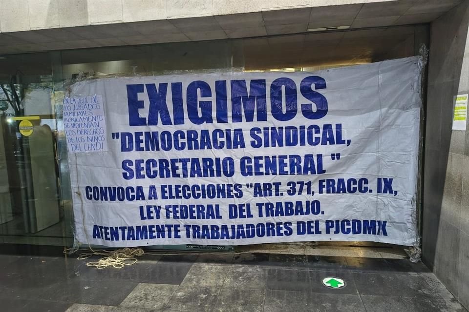 También piden un cambio de líder sindical debido a que por 25 años se ha mantenido el mismo con votaciones a puerta cerrada.