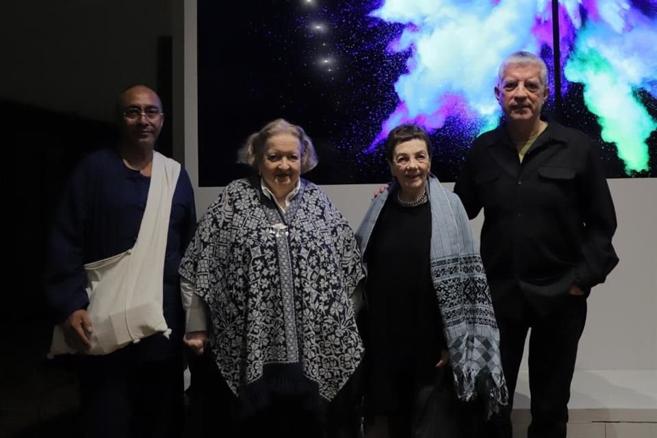 Abraham Cruzvillegas, Cándida Fernández, Graciela Iturbide y Sergio Raúl Arroyo ayer, tras concluir el conversatorio.