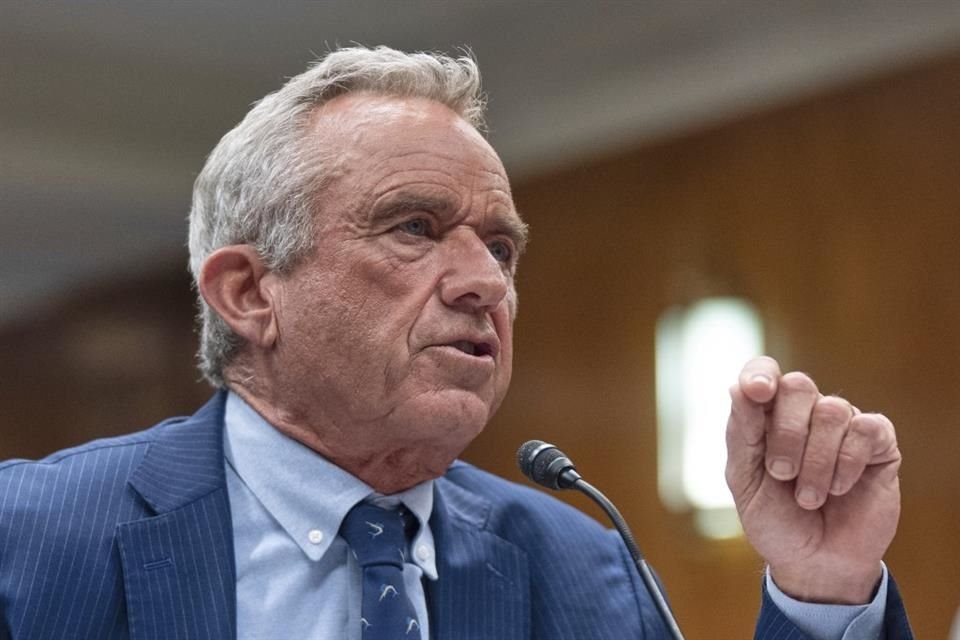 El Secretario de Salud y Servicios Humanos, Robert F. Kennedy Jr., testifica ante una comisión del Senado, en el Capitolio, el 20 de mayo de 2025, en Washington.