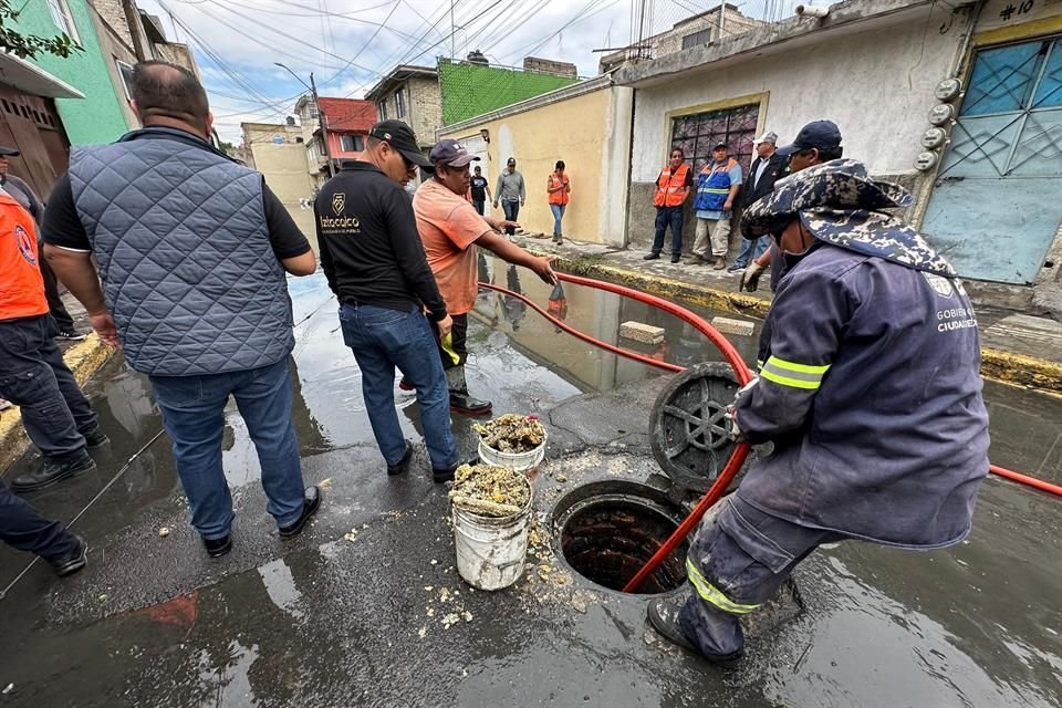 IZTACALCO.En Agrícola Pantitlán se realizaron labores para desazolvar.