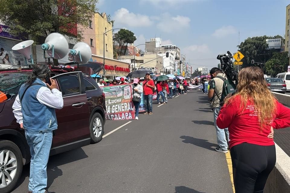 Maestros de la CNTE empiezan marcha este viernes desde metro San Cosme, con destino a la Torre del Caballito, en su día 15 de protestas.
