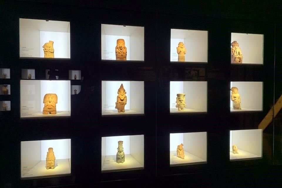 Integrada por más de 200 piezas, 'Mayas: ceiba y cosmos', incluye figurillas, vasos, braseros y cajetes, entre otras piezas.