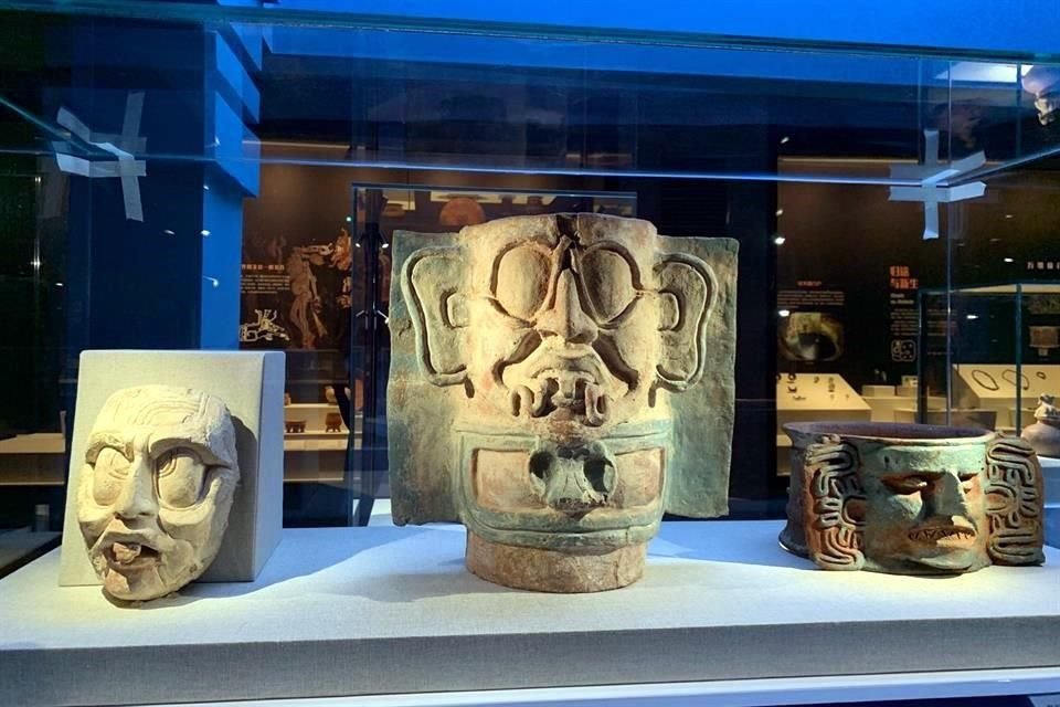 'Mayas: ceiba y cosmos' se exhibe en el Museo Henan de la ciudad de Zhengzhou, en China, donde permanecerá hasta octubre.
