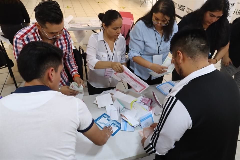 El INE tendrá cuatro días para concluir la revisión de los requisitos de elegibilidad de los 881 ganadores, así como que no recaigan en los supuestos del artículo 38 constitucional.