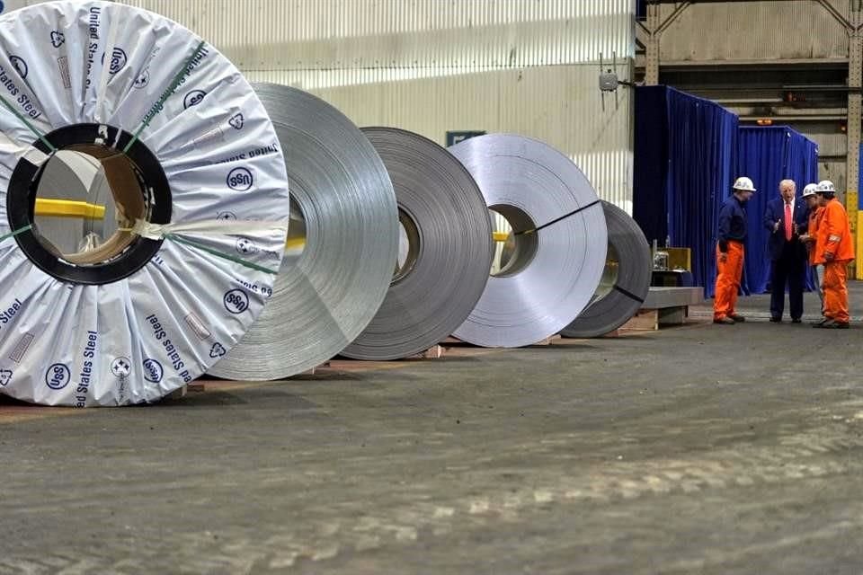 La UE lamentó 'profundamente' los nuevos aranceles de Trump al acero y aluminio y aseveró que entarían contramedidas el 14 de julio.