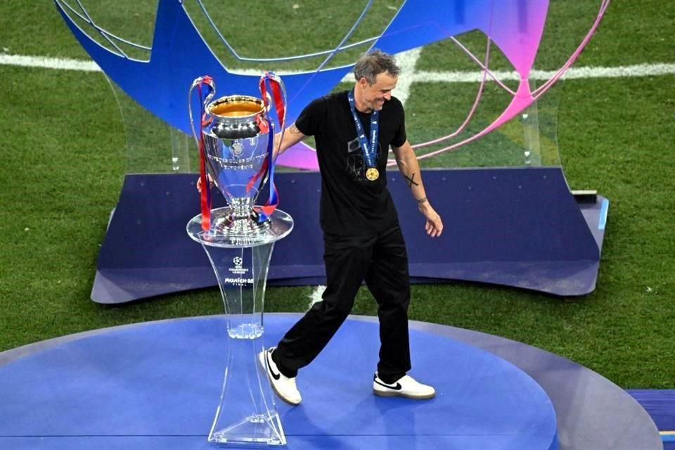 Luis Enrique consiguió su segundo triplete como técnico, esta vez con el PSG exactamente 10 años después de lograrlo con Barcelona.