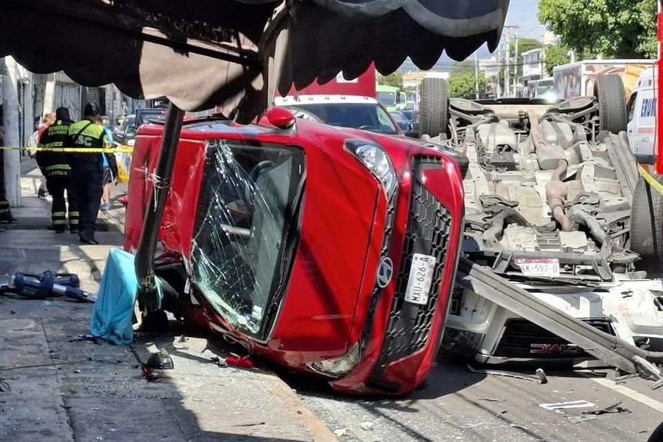 El saldo de un choque entre dos vehículos particulares en Álvaro Obregón la mañana del sábado fue una persona fallecida.
