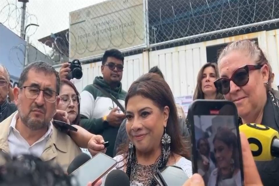 'Ya saben que es una elección difícil porque son muchos candidatos, pero bien, estoy contenta porque es la primera ocasión en que este País sale a votar para construir un Poder Judicial democrático'.