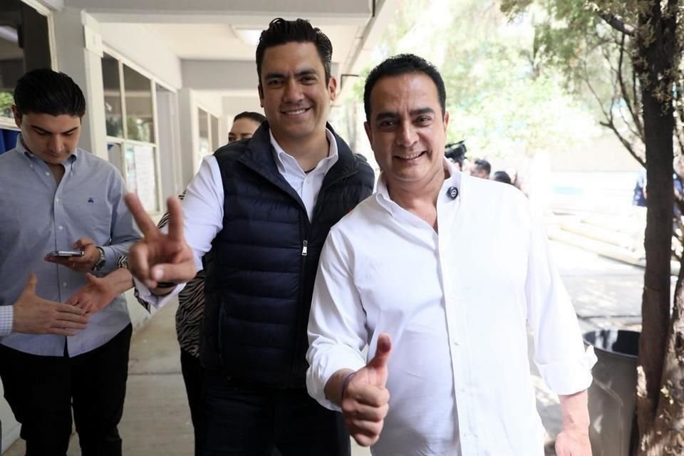 Jorge Romero, líder nacional del PAN, acompañó a votar al candidato a la Presidencia Municipal de Durango, Toño Ochoa.