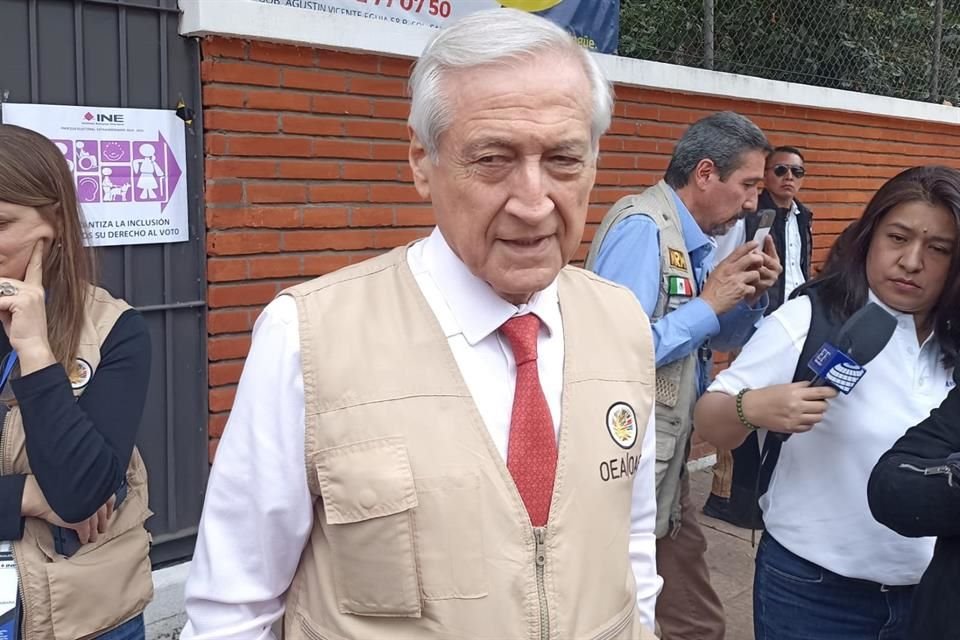 El domingo, Heraldo Muñoz, jefe de la misión de observación, dijo que la elección había transcurrido con tranquilidad pero que la votación era compleja.