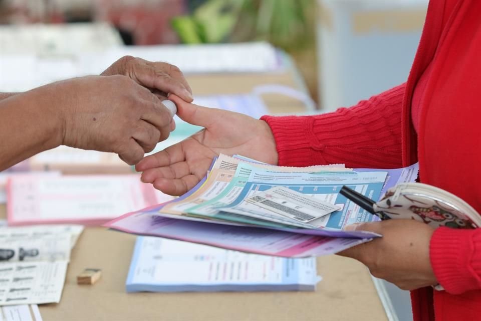 Algunas de las medidas de verificación en las boletas electorales correspondieron a la marca de agua con el logotipo del Instituto, fibras ópticas visibles, impresión invertida e impresión invisible.