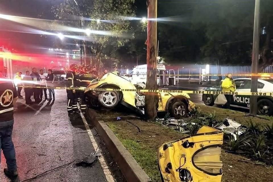 Un joven conductora, de 20 años, falleció tras estrellarse contra un poste.