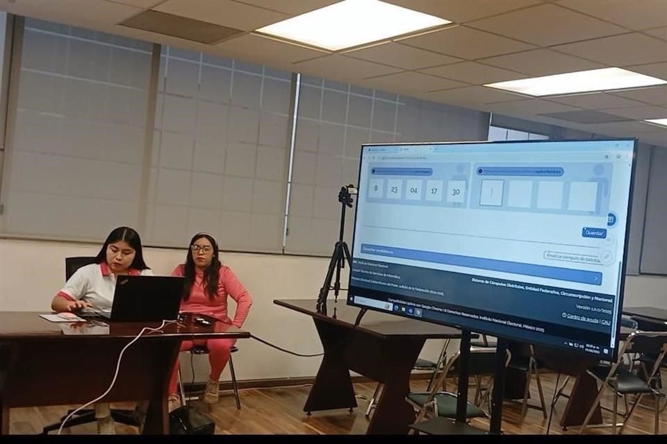 En las juntas distritales del INE comenzó el conteo de votos anticipados.