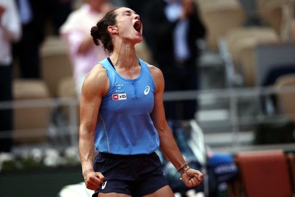 Lois Boisson, la única francesa en competencia del Roland Garros, sorprendió a Jessica Pegula para clasificar a Cuartos.
