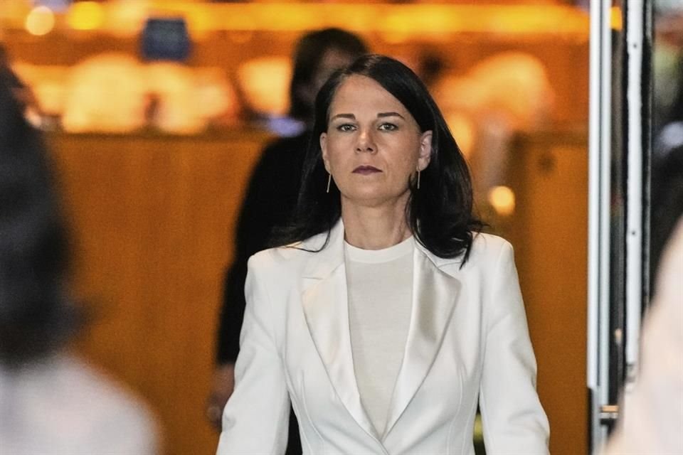 Annalena Baerbock a su salida de la Asamblea General tras ser elegida presidenta el 2 de junio.