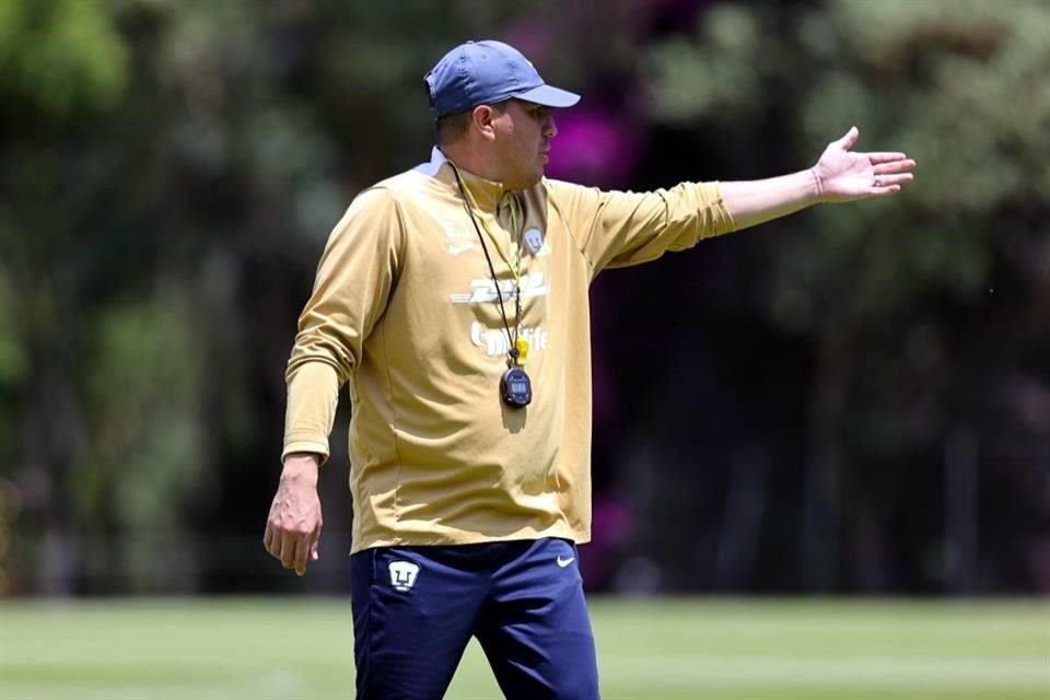 Efraín Juárez sostuvo un entrenamiento con los canteranos del equipo auriazul para poder observarlos.