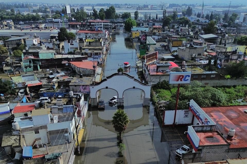 Durch die Überschwemmungen in Santa Mateo Atenco im Bundesstaat Mexiko sind Hunderte Menschen bewegungsunfähig geworden.