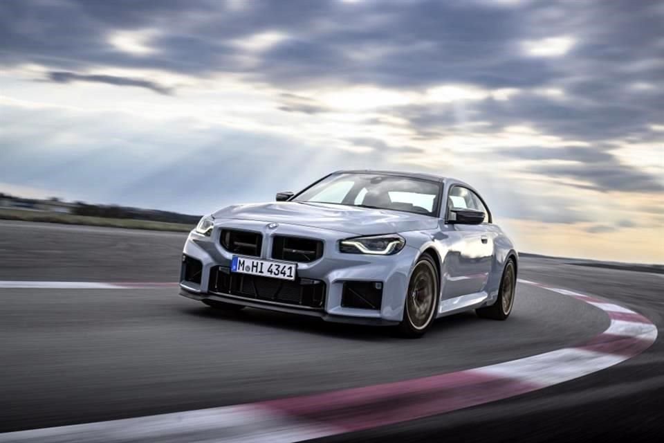 Der neue M2 CS wiegt 1.695 Kilogramm, das Fahrwerk wurde um bis zu 8 Millimeter tiefergelegt.